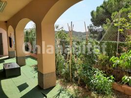Houses (villa / tower), 349 m², near bus and train, almost new