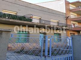 Property Vertical, 384 m², near bus and train, Calle d'Avinyonet, 73