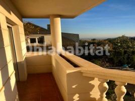 Houses (villa / tower), 301 m², near bus and train