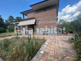 Houses (villa / tower), 241 m², almost new