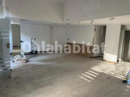 Local comercial, 120 m², prop de bus i tren