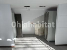 Local comercial, 120 m², prop de bus i tren