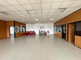 For rent office, 50 m², near bus and train