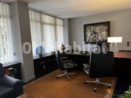 For rent office, 136 m², near bus and train