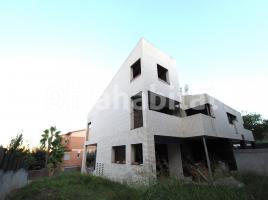 Houses (terraced house), 356 m², almost new