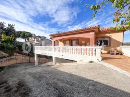 Houses (villa / tower), 408 m², almost new, Calle Pineda