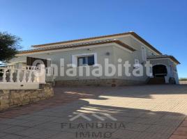 Houses (villa / tower), 323 m², almost new