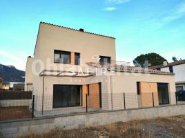 Houses (villa / tower), 179 m², almost new, Zona