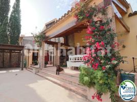 Houses (villa / tower), 260 m², Calle Ample