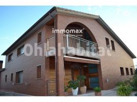 Houses (terraced house), 597 m², almost new, Zona