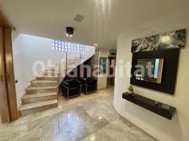 Houses (detached house), 273 m², almost new, Calle Margarida