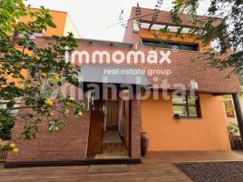 Houses (terraced house), 330 m², almost new, Zona