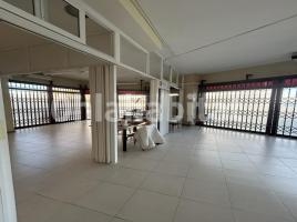 For rent business premises, 320 m², near bus and train