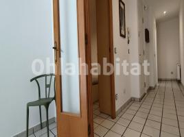 For rent flat, 100 m², near bus and train