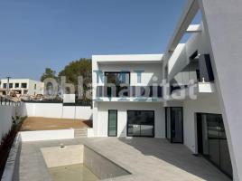 New home - Houses in, 322 m², new, Calle Riera de Ribes, 18