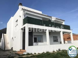 Houses (villa / tower), 199 m², almost new, Calle Baix Llobregat, 4
