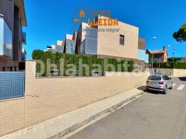 Houses (terraced house), 284 m², almost new, Calle Garbí, 2