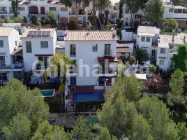 Houses (terraced house), 259 m², almost new, Calle de Josep Irla