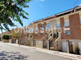 Houses (terraced house), 251 m², near bus and train, Calle de Mossèn Cantons