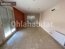 Casa (unifamiliar aislada), 351 m², cerca de bus y tren, seminuevo