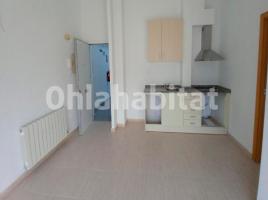 Piso, 61 m², cerca de bus y tren, seminuevo, CALL