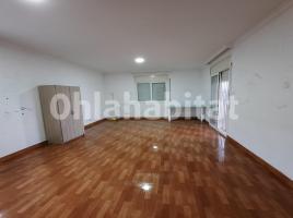 Casa (unifamiliar aislada), 218 m², cerca de bus y tren, seminuevo