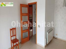 Piso, 110 m², cerca de bus y tren, seminuevo