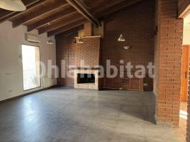 Casa (unifamiliar aislada), 320 m², cerca de bus y tren, seminuevo