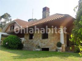 Houses (country house), 890 m², near bus and train