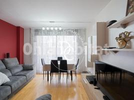 Piso, 114 m², cerca de bus y tren, seminuevo