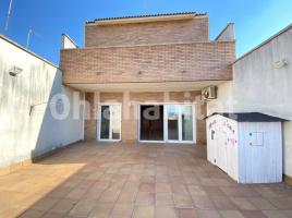 Casa (unifamiliar adossada), 408 m², prop de bus i tren, seminou