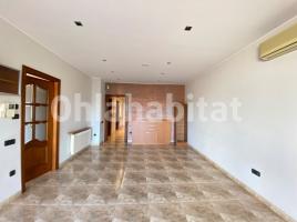 Casa (unifamiliar adossada), 408 m², prop de bus i tren, seminou