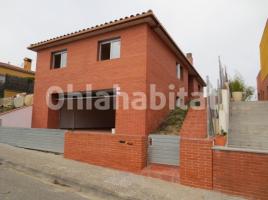 Casa (unifamiliar aislada), 296 m², cerca de bus y tren, seminuevo