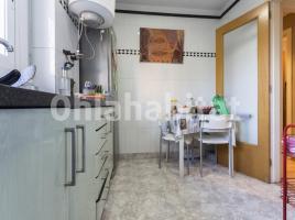 Apartamento, 60 m², cerca de bus y tren