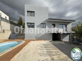 Houses (detached house), 191 m², near bus and train, almost new, Vilajuíga