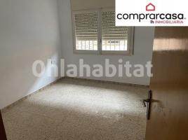 Piso, 77 m², cerca de bus y tren