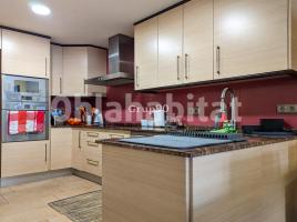 Apartamento, 68.18 m², cerca de bus y tren, seminuevo