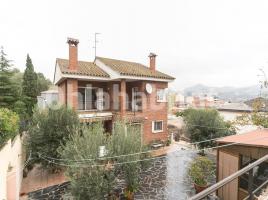 Houses (detached house), 245 m², near bus and train, Pallejà