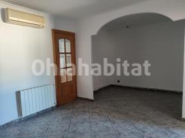 Pis, 63 m², prop de bus i tren