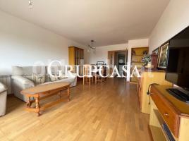 Apartament, 110 m², près de bus et de train