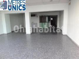 Local comercial, 226 m², prop de bus i tren, Carretera N-2