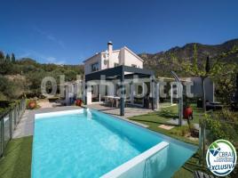 Houses (villa / tower), 298 m², Calle Serra de Verdera, 4