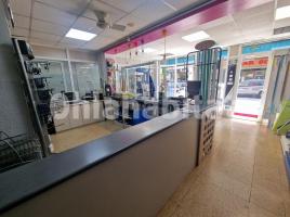 Local comercial, 185 m², cerca de bus y tren, Calle Josep Maria de Sagarra