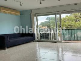 Piso, 80 m², cerca de bus y tren