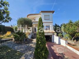 Houses (villa / tower), 175 m², Calle Ronda Pi de la Creu