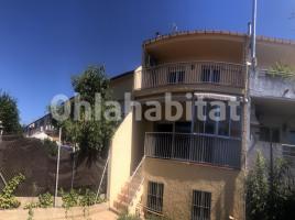 Houses (villa / tower), 220 m², Avenida dels Esports