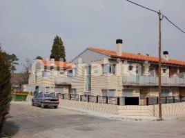 Casa (unifamiliar adossada), 157 m², prop de bus i tren, seminou