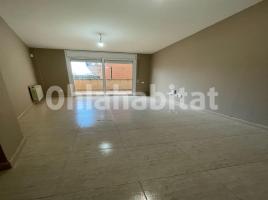 Piso, 80 m², cerca de bus y tren, seminuevo