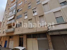 Flat, 80 m², near bus and train