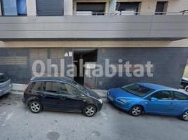 Flat, 109 m², near bus and train, almost new, Llevant